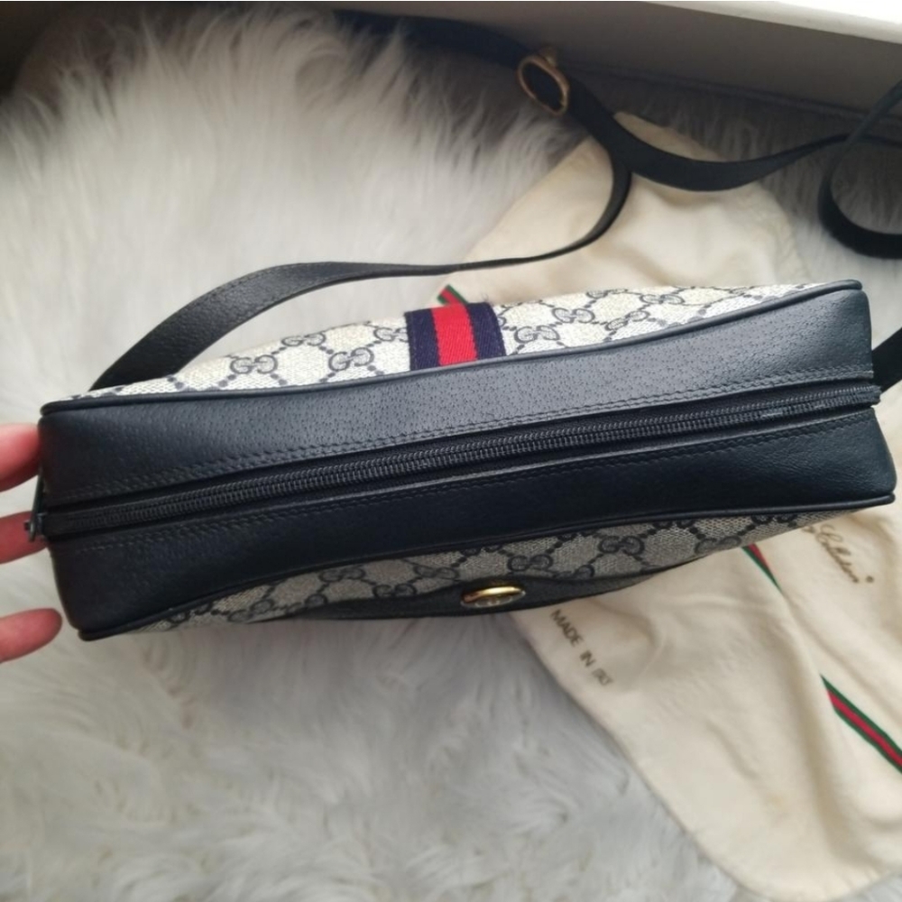 Authentic Vintage Gucci Camera Shoulder Bag - Picture 8 of 12